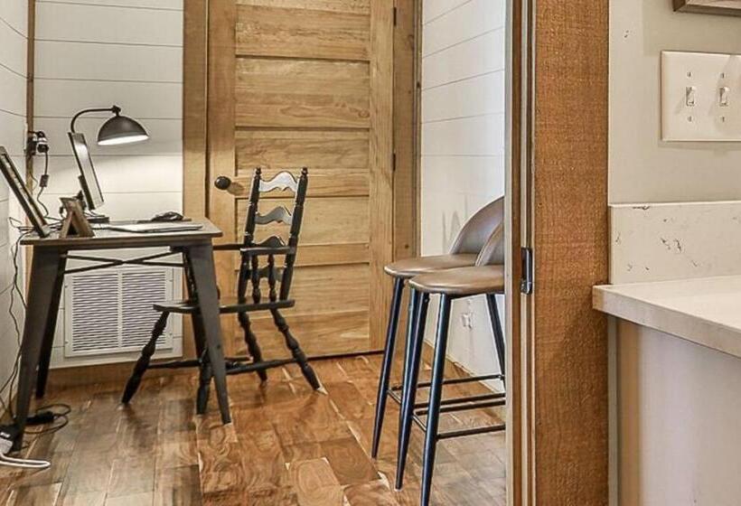 New Modern Cabin! 2 Large Decks, Hot Tub, Sleeps 8