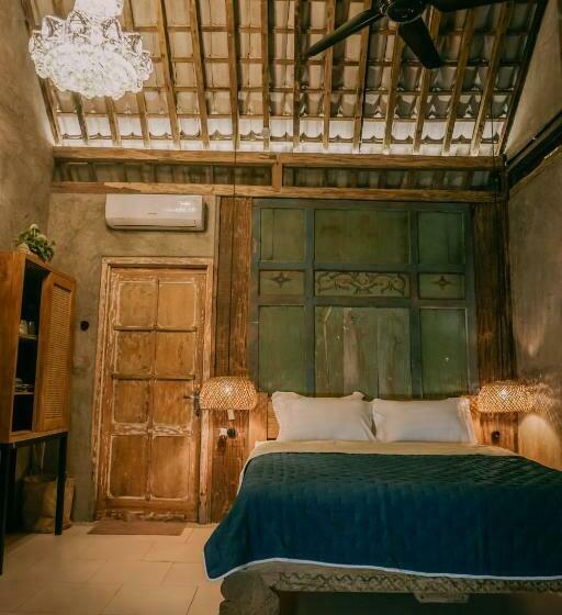 بنسيون East Room At Semadi Living