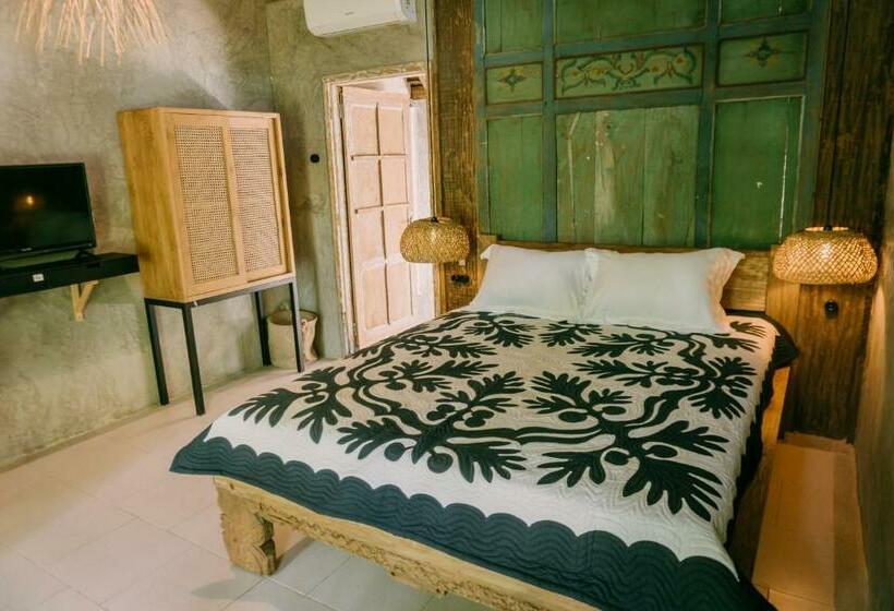 بنسيون East Room At Semadi Living