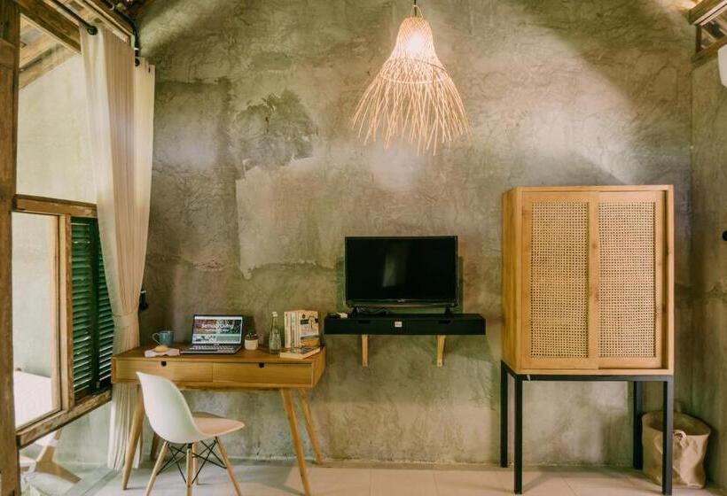 بنسيون East Room At Semadi Living