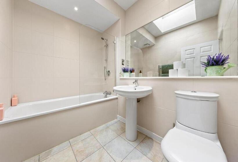 Battersea Bridge Ultra Central London One Bedroom Apartment 10 Mins Walk To Kings Road Chelsea