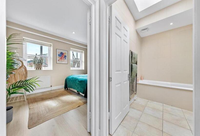 Battersea Bridge Ultra Central London One Bedroom Apartment 10 Mins Walk To Kings Road Chelsea