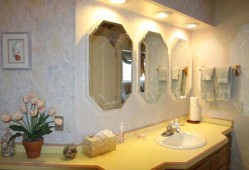 تختخواب و صبحانه Alaska Halcyon Heights Inn