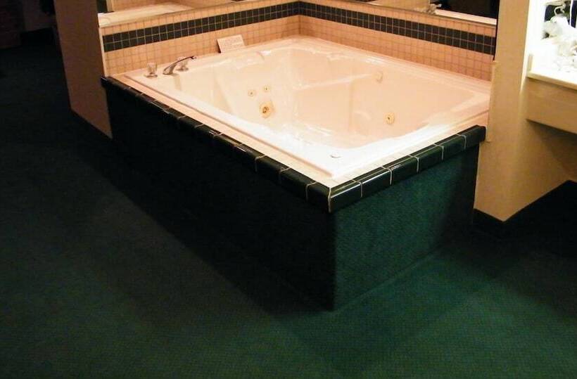 فندق Amerihost Inn & Suites  Mexico