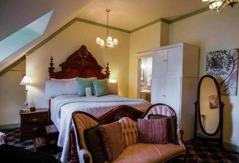 هتل The Campbell House Inn