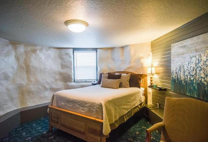 هتل The Campbell House Inn