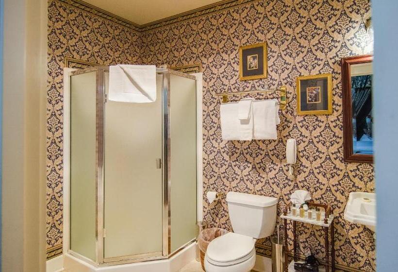 هتل The Campbell House Inn