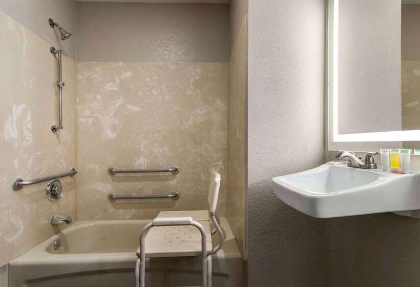 فندق Days Inn By Wyndham