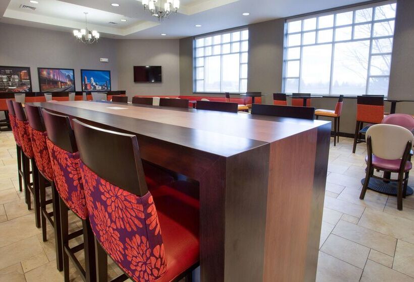 호텔 Drury Inn & Suites Cincinnati Sharonville