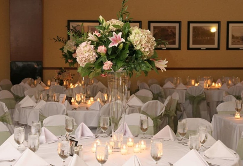 호텔 Drury Inn & Suites St. Louis Forest Park