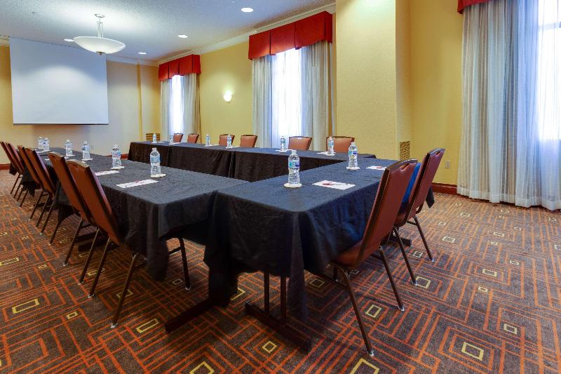 هتل Drury Inn & Suites St. Louis Forest Park