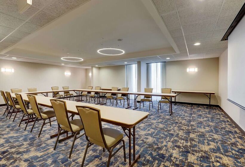 فندق Drury Inn & Suites St. Louis St. Peters