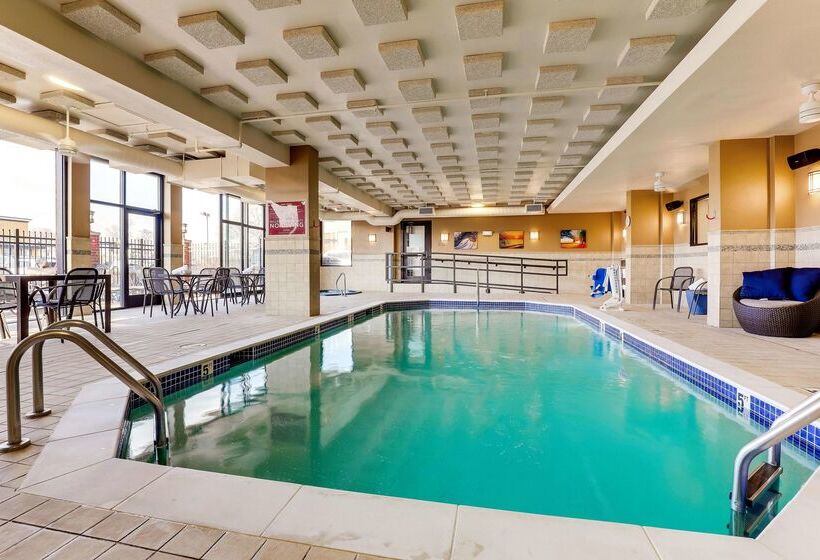 ホテル Drury Inn & Suites St. Louis St. Peters