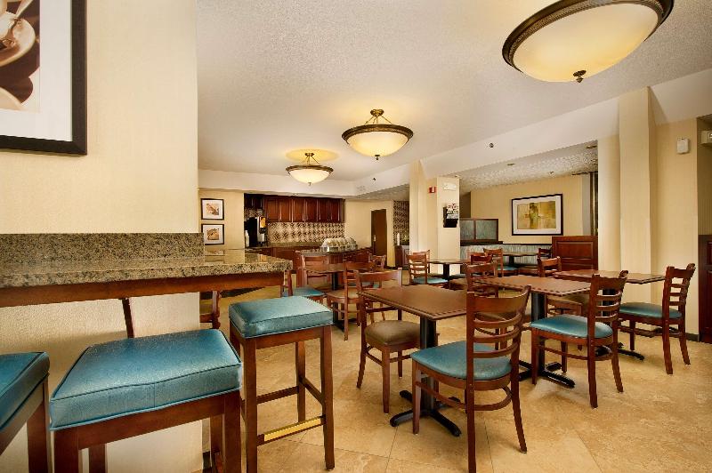 فندق Drury Inn & Suites St. Louis St. Peters
