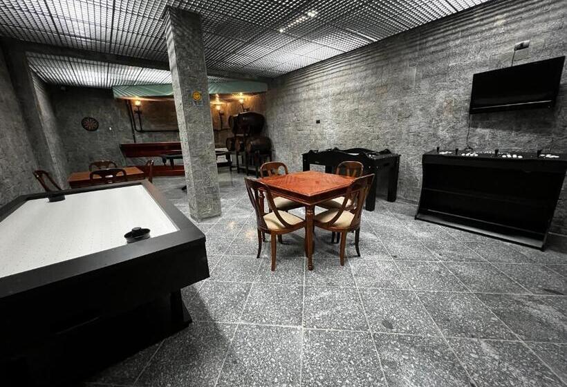 Отель Ema Palace