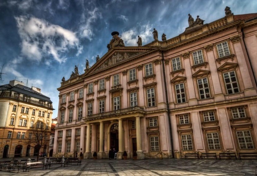 هتل Felicity Garni