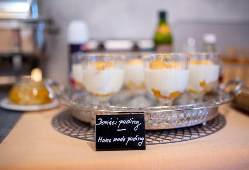 هتل Felicity Garni