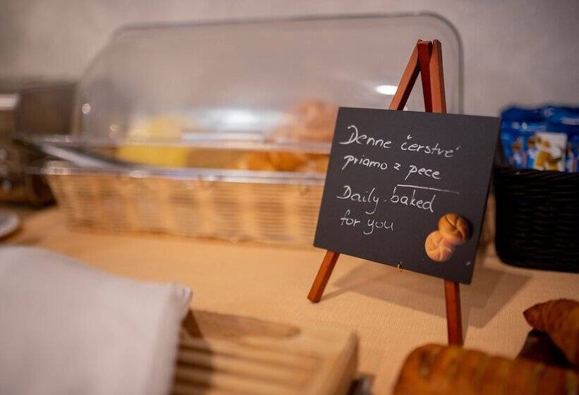 هتل Felicity Garni