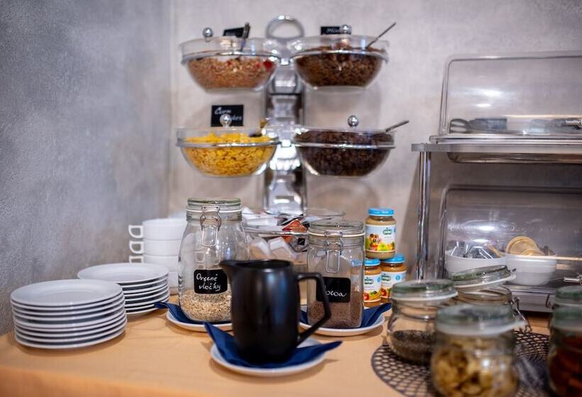 هتل Felicity Garni