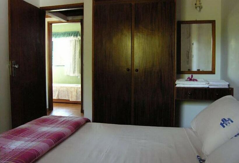 酒店 Holiday House