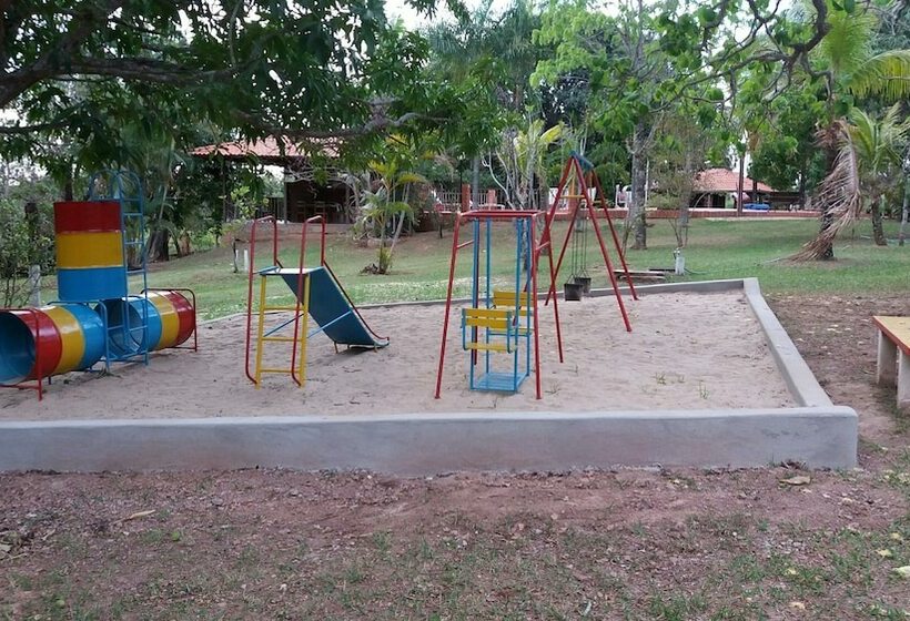 酒店 Holiday House