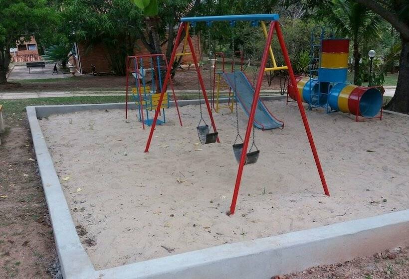 酒店 Holiday House