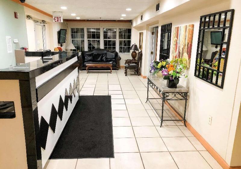 בית מלון כפרי Knights Inn Lake City