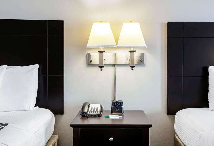 Отель La Quinta By Wyndham Deer Park