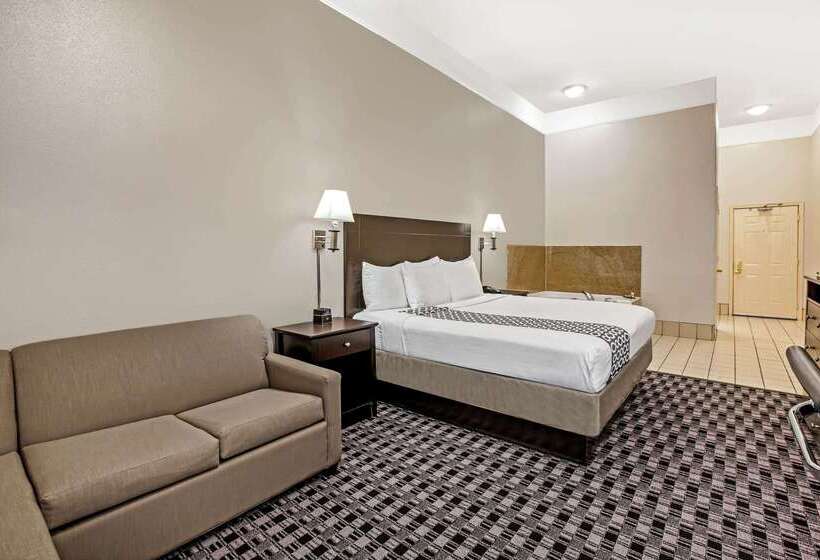 Отель La Quinta By Wyndham Deer Park