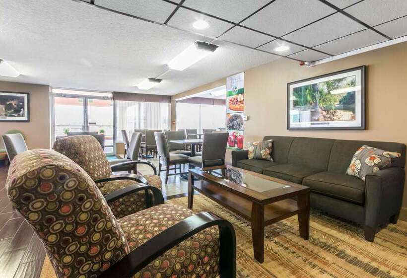 Отель Quality Inn & Suites