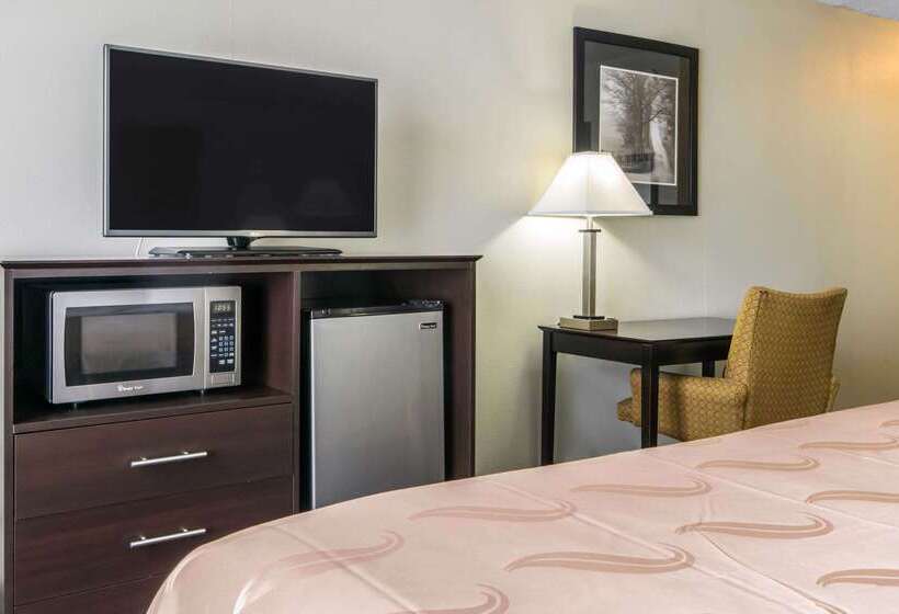 Отель Quality Inn & Suites
