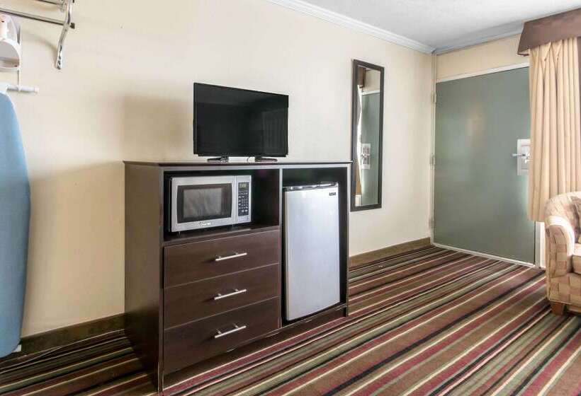Отель Quality Inn & Suites