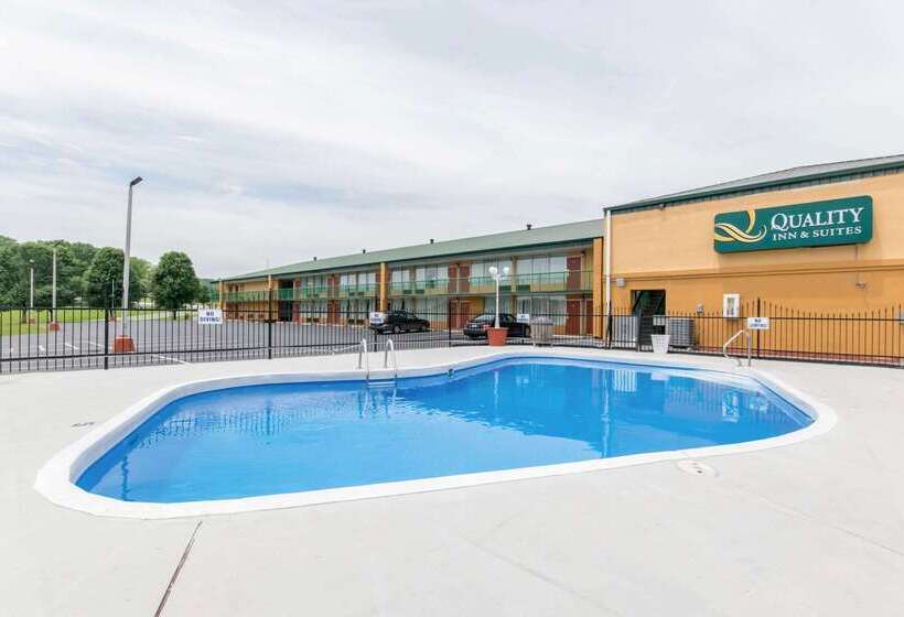 Отель Quality Inn & Suites