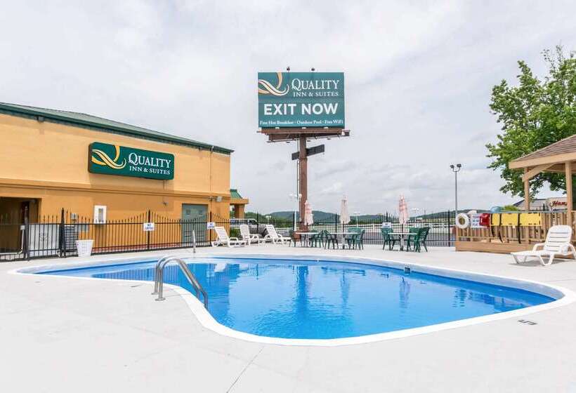 Отель Quality Inn & Suites