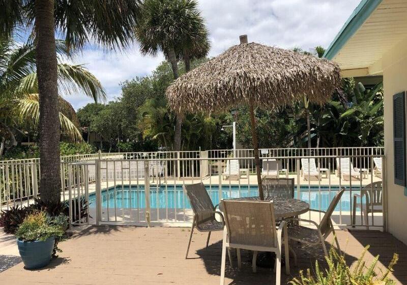 فندق Seaspray Surf Lodge