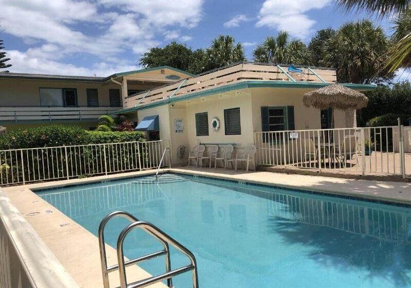 فندق Seaspray Surf Lodge