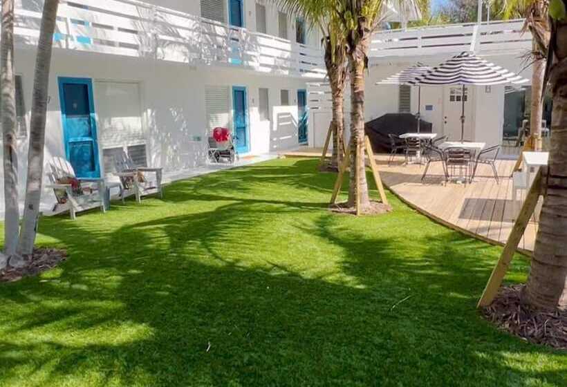 فندق Seaspray Surf Lodge