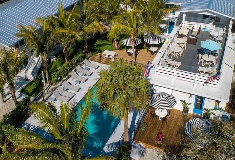 فندق Seaspray Surf Lodge