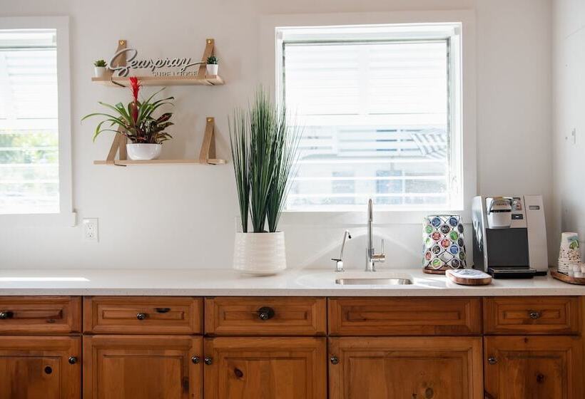 فندق Seaspray Surf Lodge