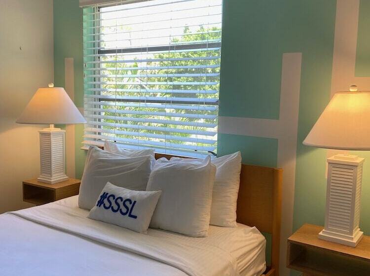 فندق Seaspray Surf Lodge