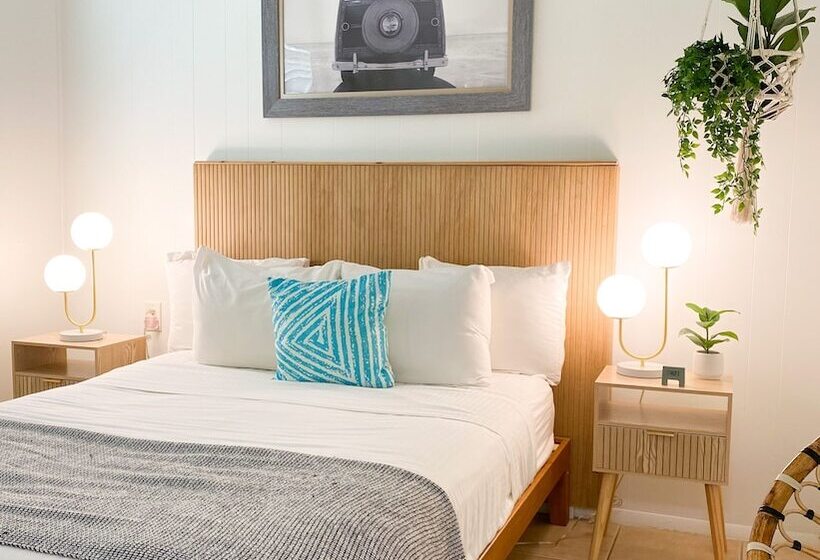 فندق Seaspray Surf Lodge