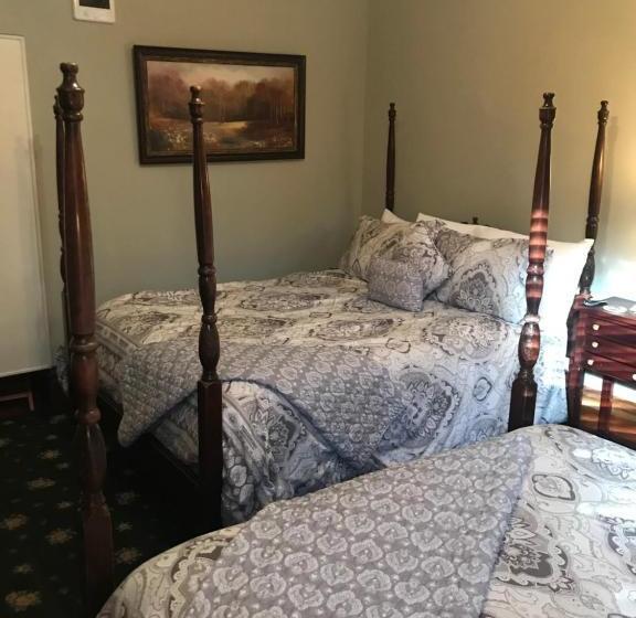 هتل The Campbell House Inn