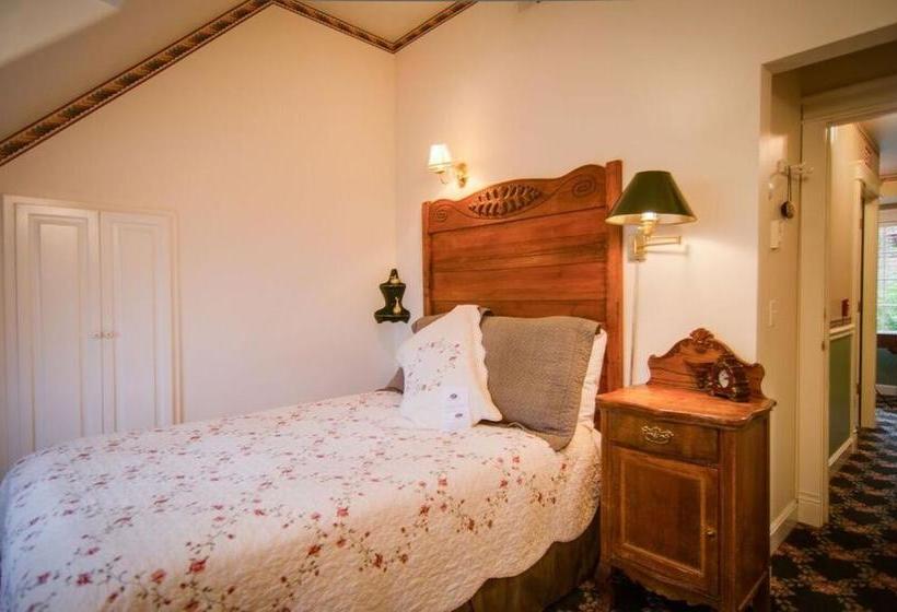 هتل The Campbell House Inn