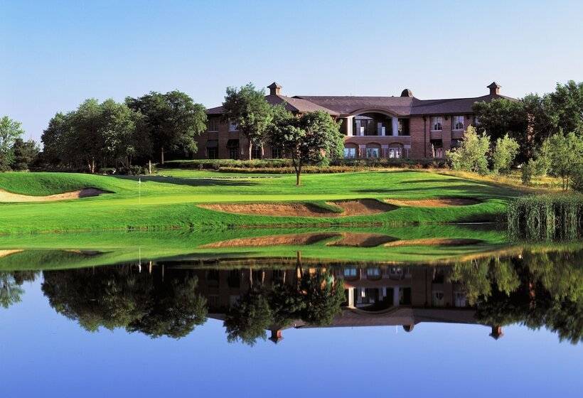 Отель The Glen Club