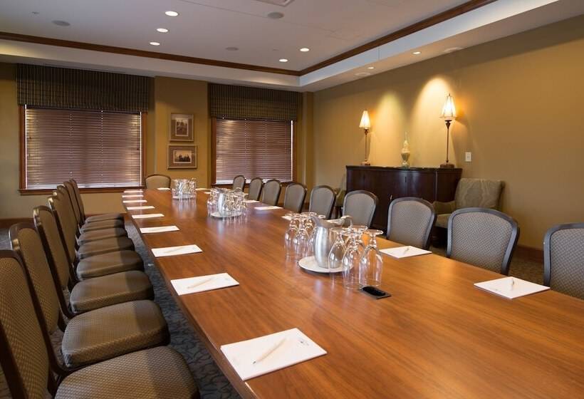 Отель The Glen Club