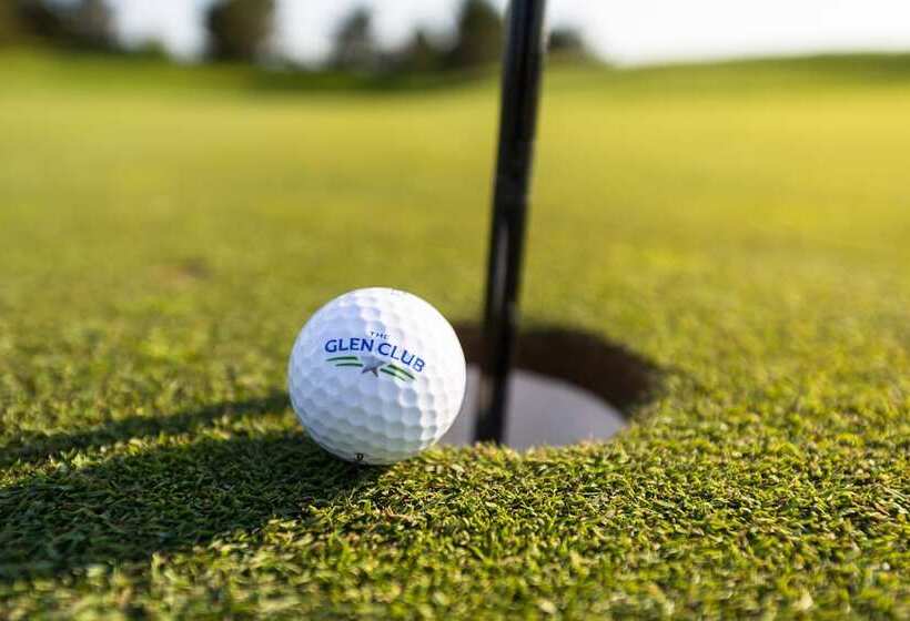 Отель The Glen Club