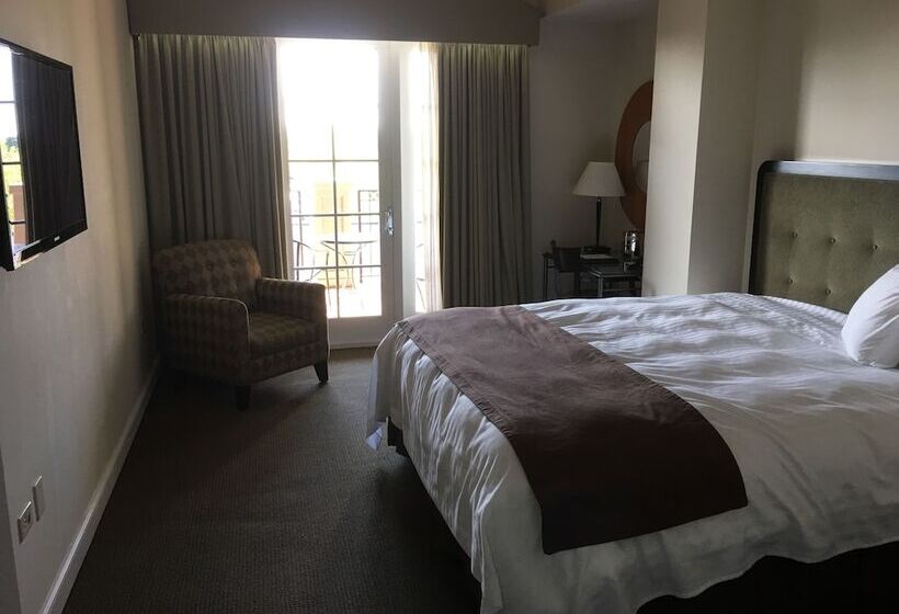 Отель The Glen Club