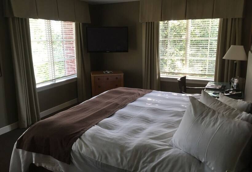 Отель The Glen Club