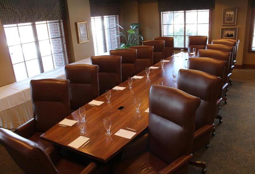 Отель The Glen Club