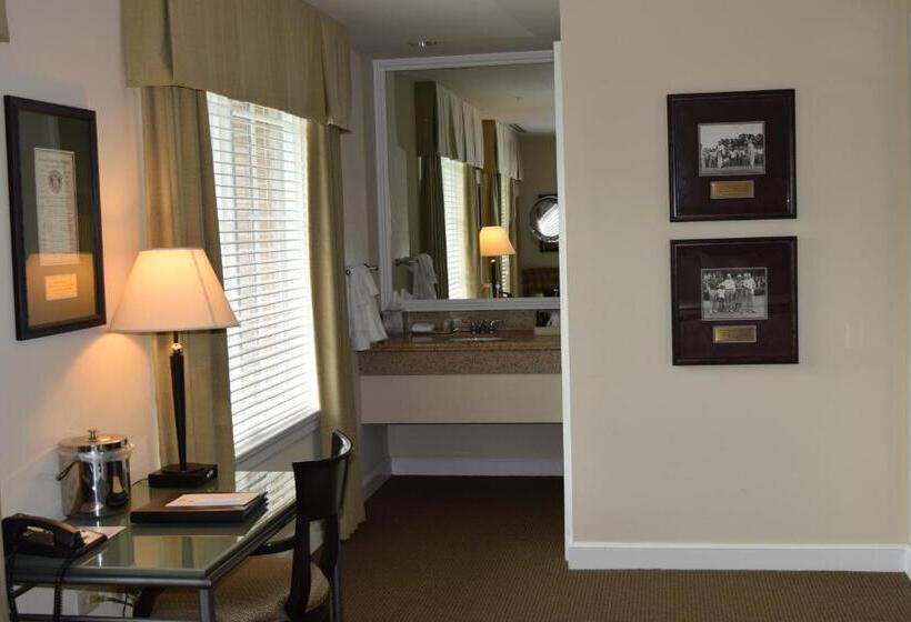 Отель The Glen Club